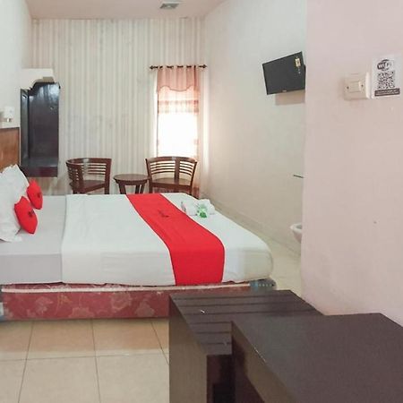Готель Reddoorz At Pujon Malang Бату Екстер'єр фото