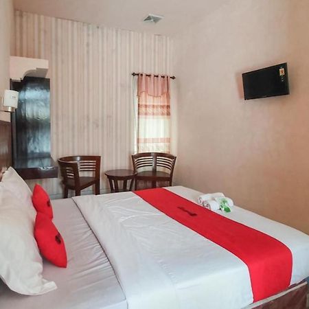 Готель Reddoorz At Pujon Malang Бату Екстер'єр фото