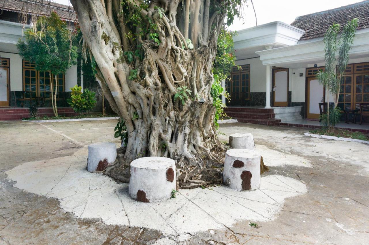 Готель Reddoorz At Pujon Malang Бату Екстер'єр фото
