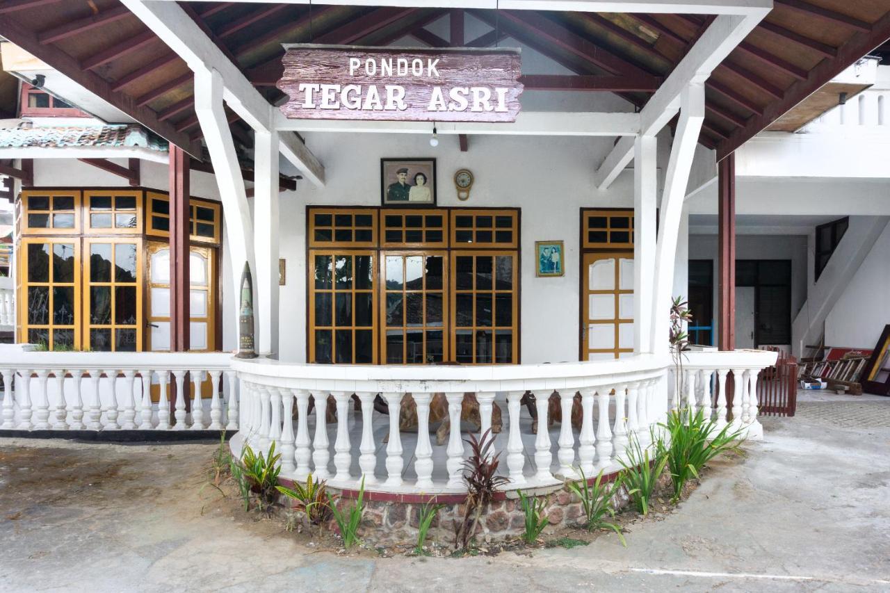 Готель Reddoorz At Pujon Malang Бату Екстер'єр фото