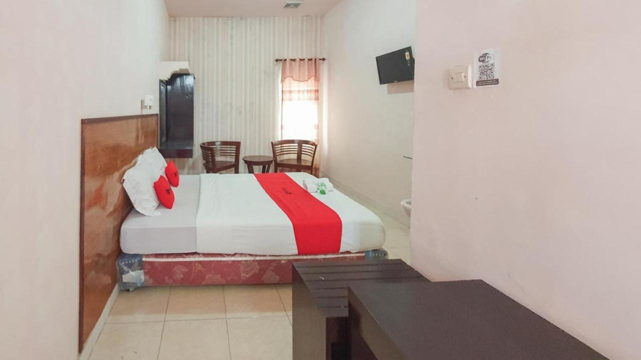 Готель Reddoorz At Pujon Malang Бату Екстер'єр фото