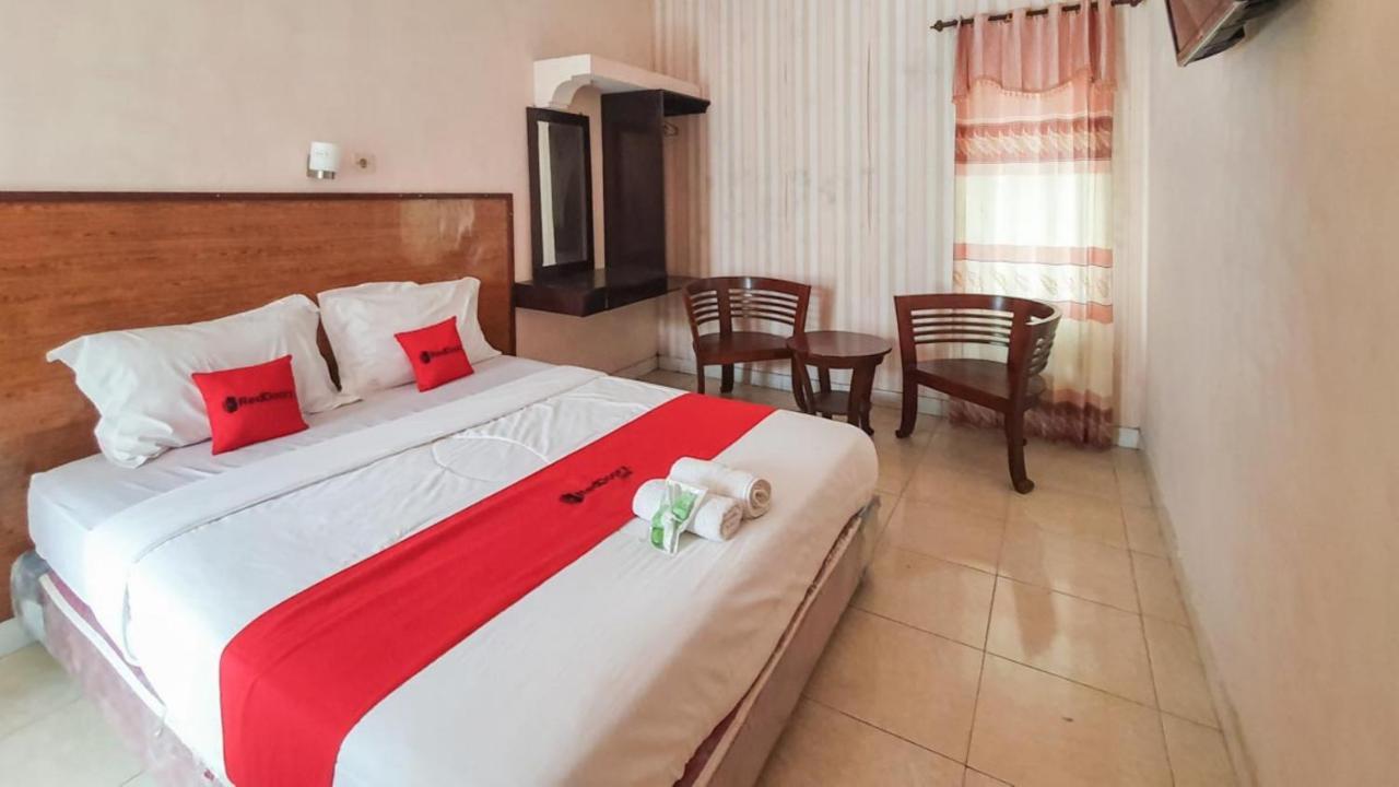 Готель Reddoorz At Pujon Malang Бату Екстер'єр фото