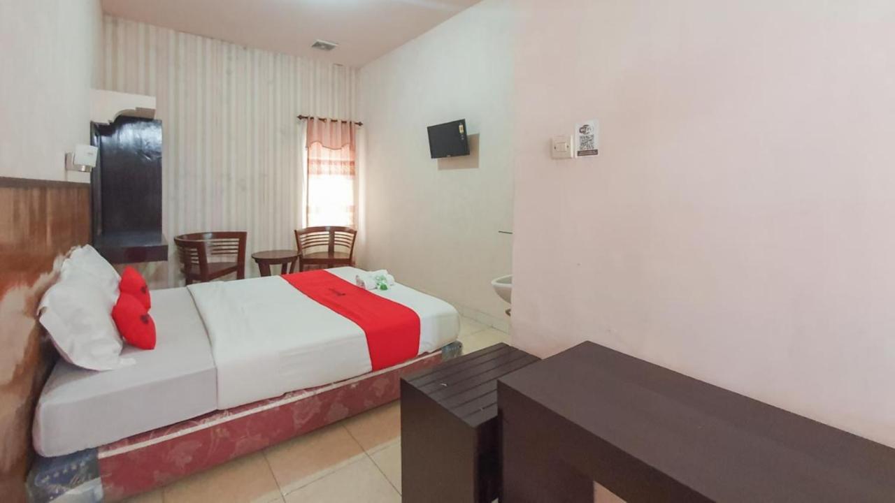 Готель Reddoorz At Pujon Malang Бату Екстер'єр фото