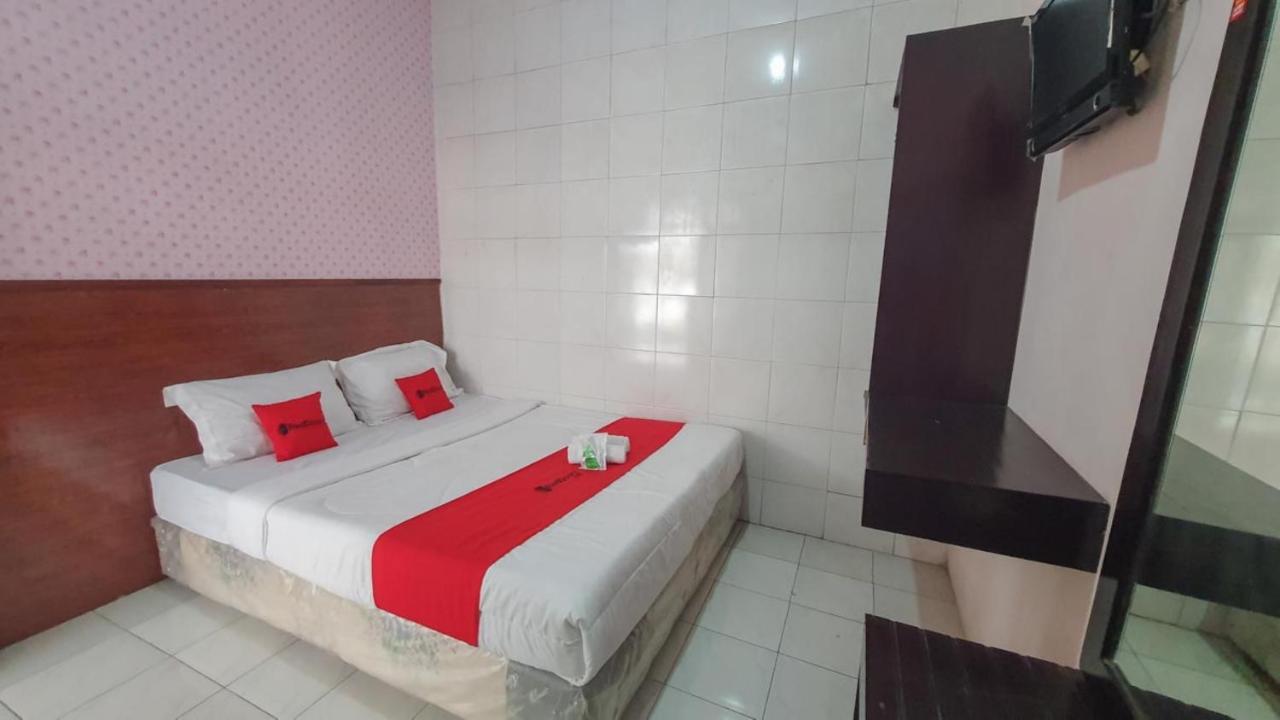 Готель Reddoorz At Pujon Malang Бату Екстер'єр фото