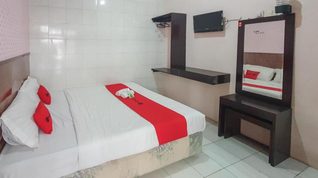 Готель Reddoorz At Pujon Malang Бату Екстер'єр фото