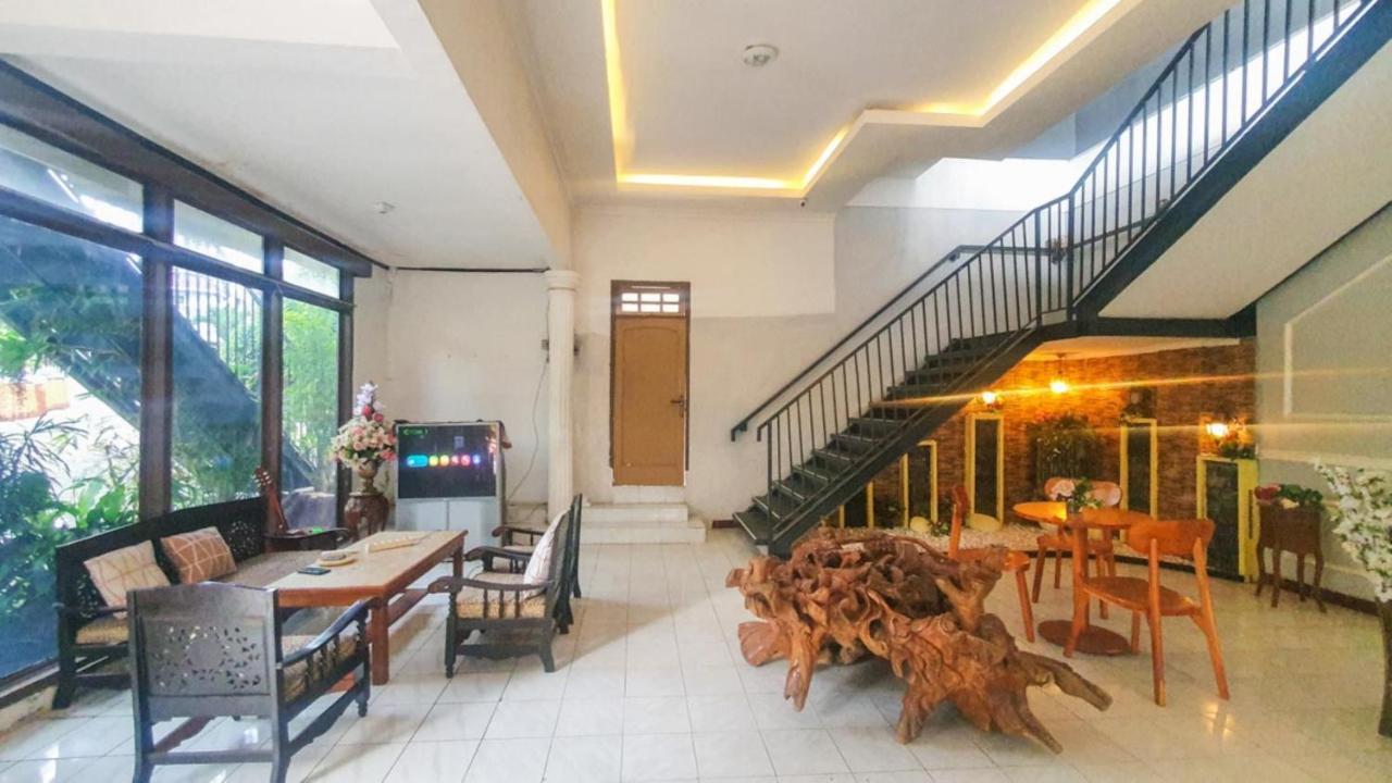 Готель Reddoorz At Pujon Malang Бату Екстер'єр фото
