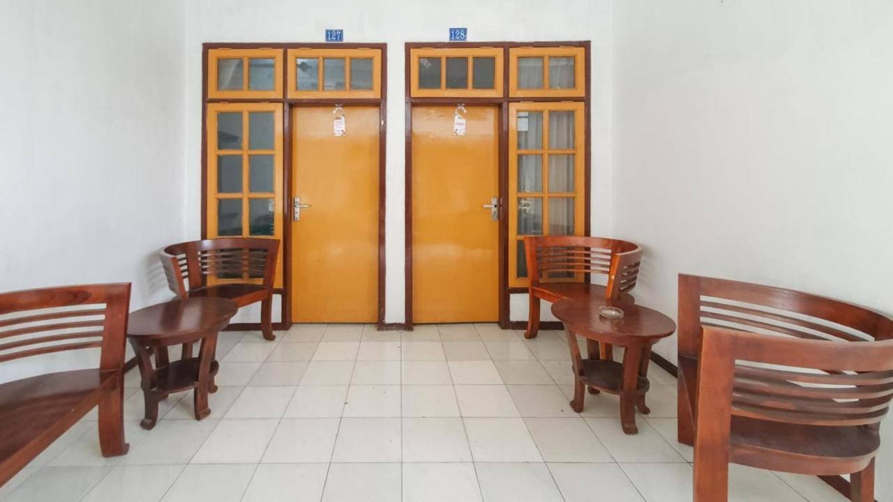 Готель Reddoorz At Pujon Malang Бату Екстер'єр фото