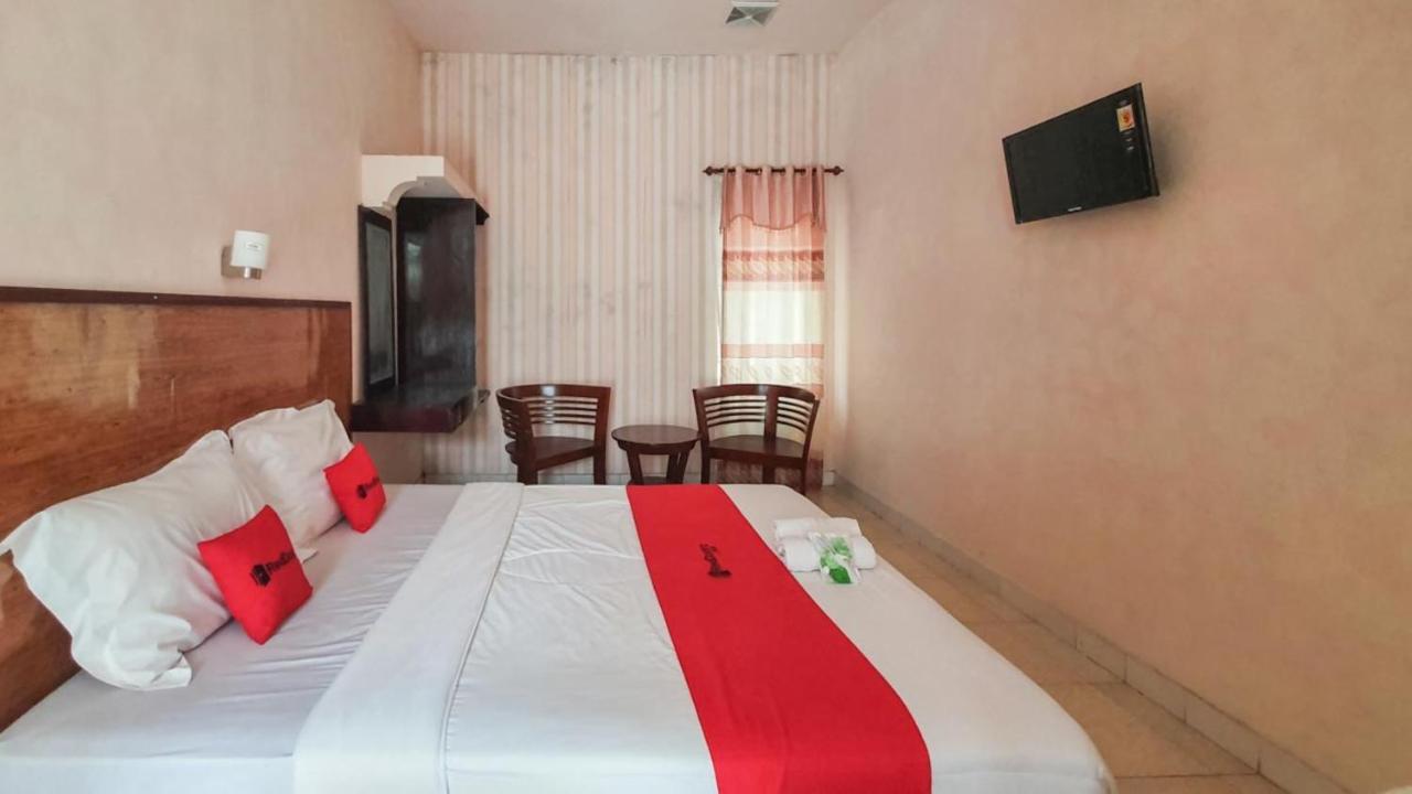 Готель Reddoorz At Pujon Malang Бату Екстер'єр фото