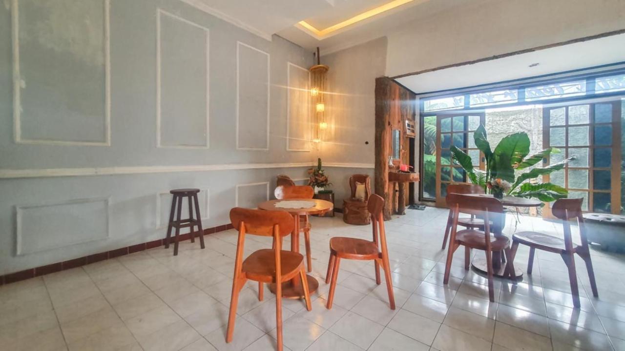 Готель Reddoorz At Pujon Malang Бату Екстер'єр фото